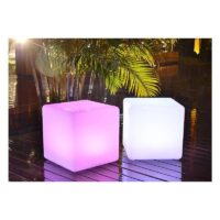 CUBO LED DE RESINA 1,2W RGBW 35 X 35CM IP65 RECARREGÁVEL